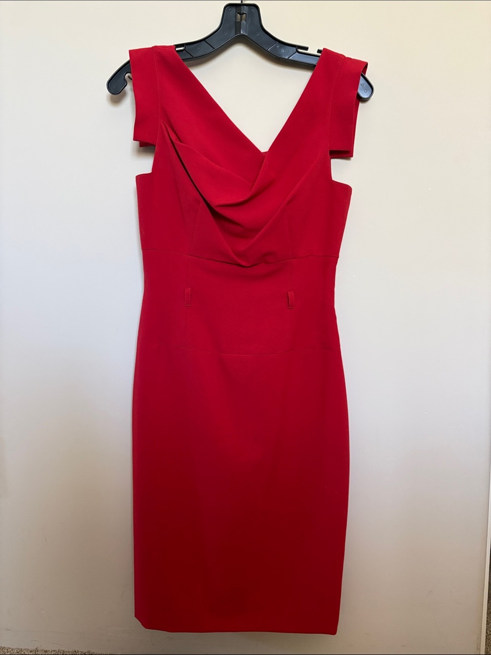 Black Halo Jackie O Red V-Neck Sheath Dress Size 2